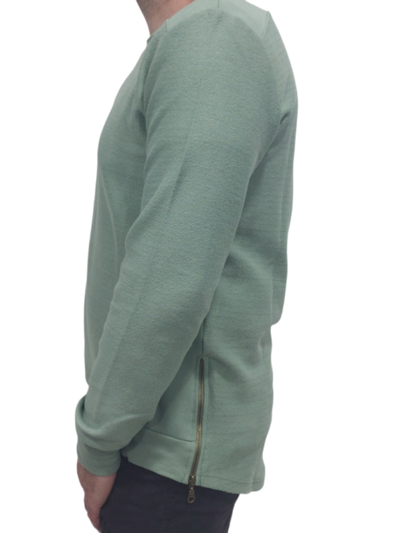 SWEATSHIRTS WITH A DEFOILER