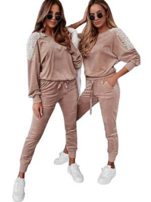 VELVET SET WITH PEARLS