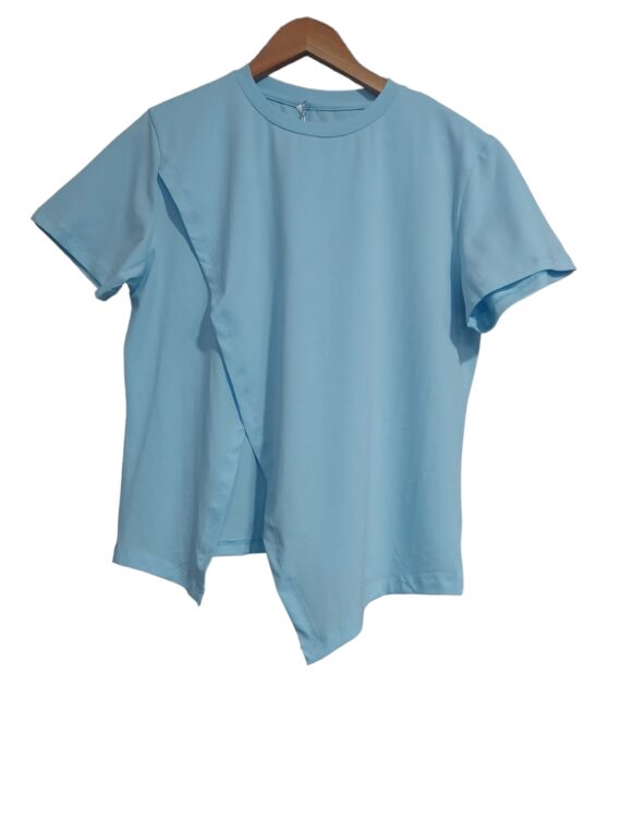 T-SHIRT WITH OPENING IN THE FRONT