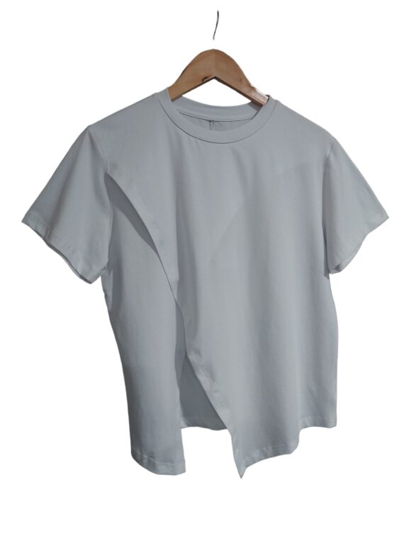 T-SHIRT WITH OPENING IN THE FRONT