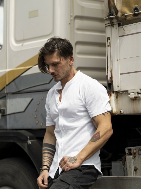 ΜΟΝΤΈΡΝΟ ΠΟΥΚΑΜΙΣΟ ΜΕ MAO ΓΙΑΚΑ