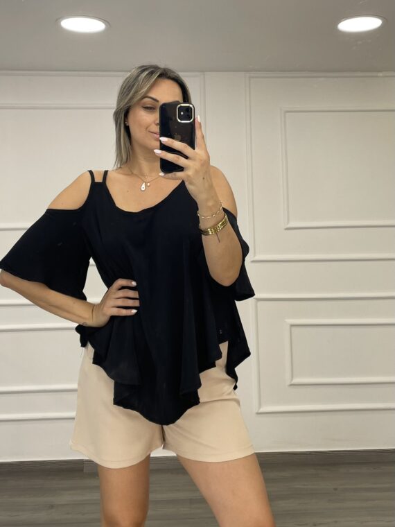 ΜΠΛΟΥΖΑ ΜΕ ΑΝΟΙΓΜΑΤΑ ΣΤΟΥΣ ΩΜΟΥΣ