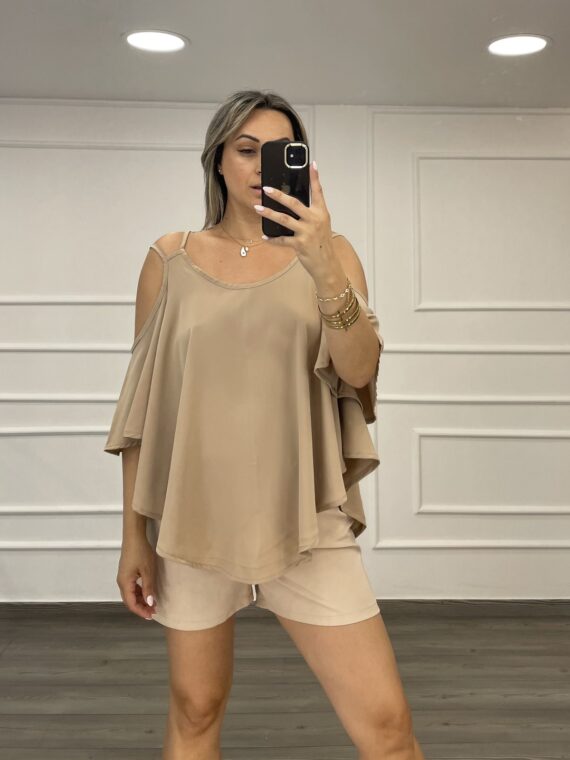 ΜΠΛΟΥΖΑ ΜΕ ΑΝΟΙΓΜΑΤΑ ΣΤΟΥΣ ΩΜΟΥΣ