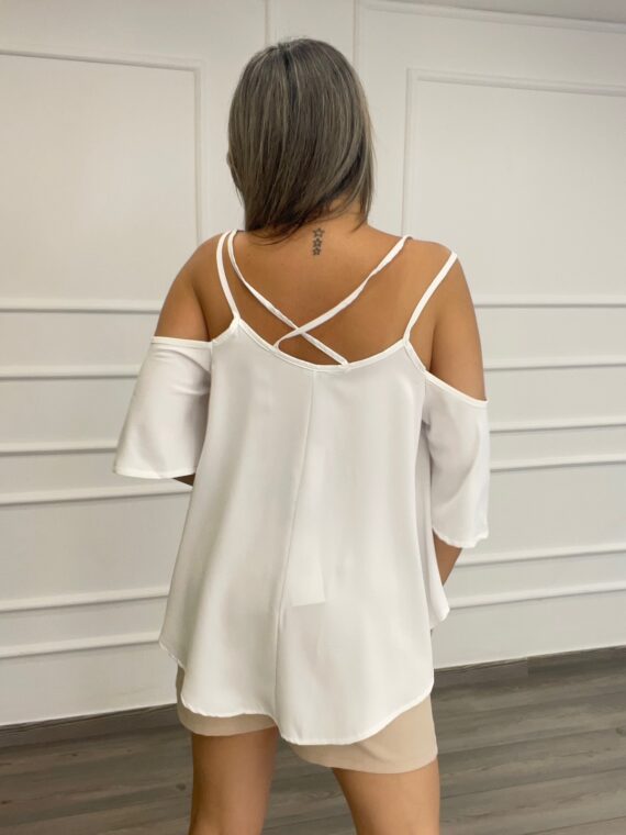 ΜΠΛΟΥΖΑ ΜΕ ΑΝΟΙΓΜΑΤΑ ΣΤΟΥΣ ΩΜΟΥΣ