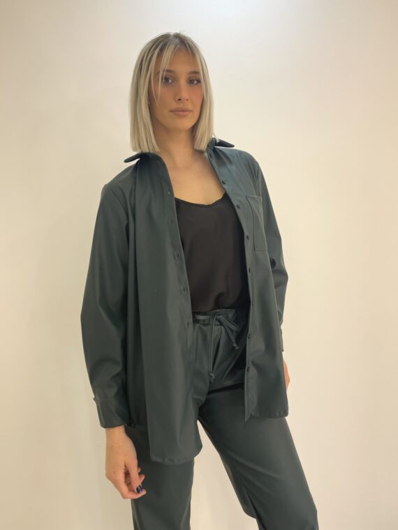 ΠΟΥΚΑΜΙΣΟ ΔΕΡΜΑΤΙΝΗ