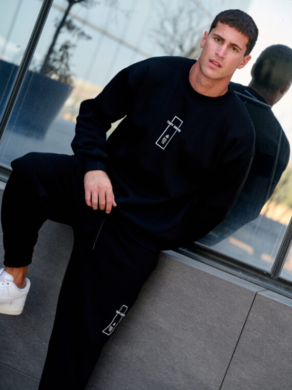 ΚΛΑΣΙΚΗ ΦΟΥΤΕΡ ΜΠΛΟΥΖΑ ΜΕ ΣΤΡΟΓΓΥΛΗ ΛΑΙΜΟΚΟΨΗ